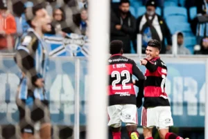 Flamengo vence Grêmio fora e encosta no Palmeiras com 30 pontos hoje
