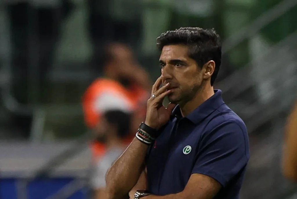 Conmebol pune Abel Ferreira e Cruzeiro por racismo e conduta ofensiva em partidas de hoje