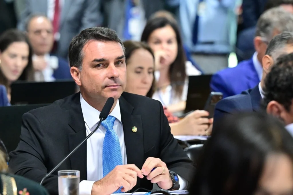 PF investiga Flávio Bolsonaro por financiamento suspeito de R$ 61 milhões hoje