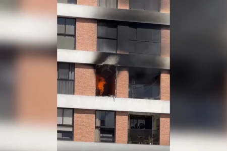 Incêndio em Águas Claras atinge apartamento deixando um único vici (mais uma linha em branco) Nota: Sempre verifique a atualidade antes divulgar uma noticia
