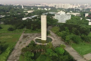 Professores da USP deflam os salários em greve por mais 3,47%