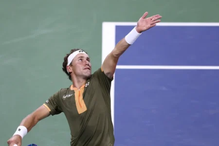 João Fonseca encara hoje ex-top 2 Casper Ruud nas oitavas de Roland Garros após vitória histórica sobre Djokovic