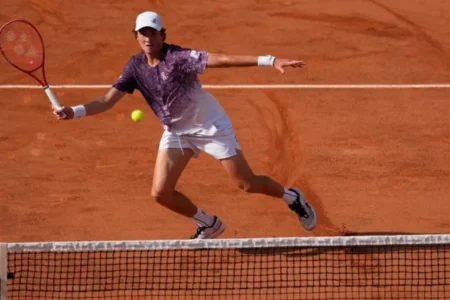 João Fonseca conquista incrível vitória sobre Djokovic em 4 horas e 53 minutos