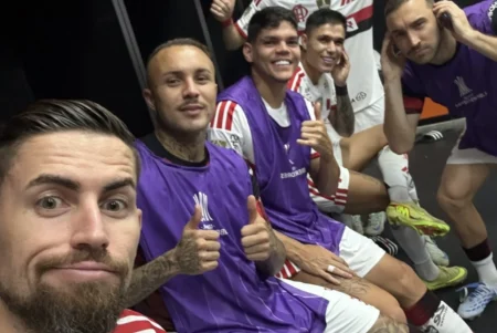 Jorginho tranquiliza torcida do Flamengo hoje após tumulto na Copa Libertadores