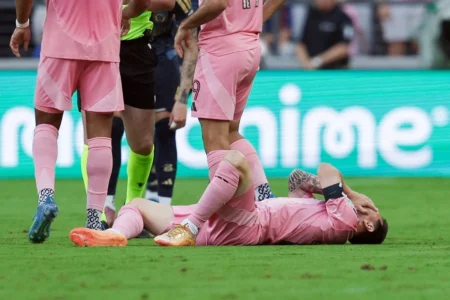 Lionel Messi saiu lesionado, perigo para a Copa do Mundo