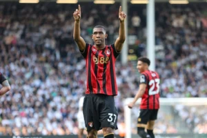 Dois brasileiros entre os melhores da Premier League hoje veja o ranking