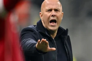 Liverpool demite Arne Slot agora após 2 anos no comando