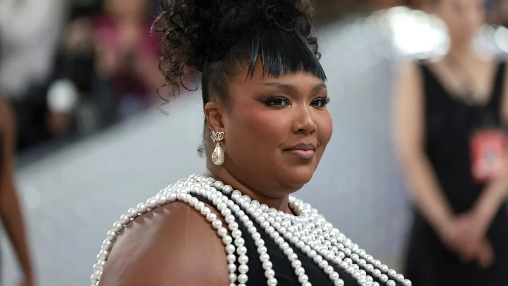 Lizzo revoluciona o feminismo com Bitch - Odesse a Independência