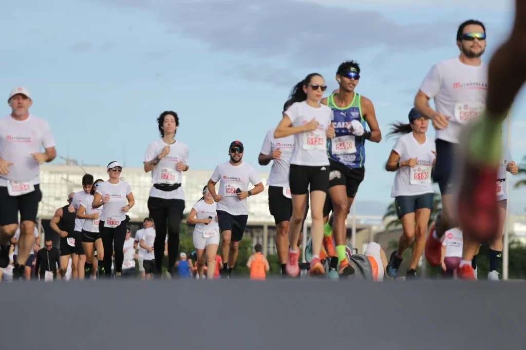 Descubra seu gasto calórico no Metrópoles Endurance Corrida agora e prepare-se para queimar até 930 kcal em 15 km hoje mesmo