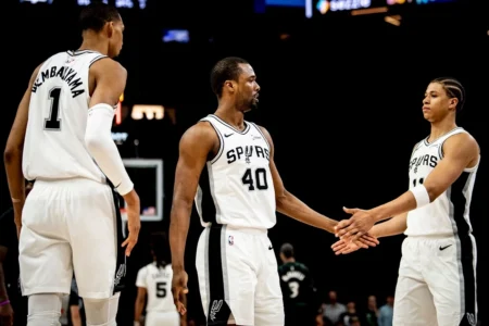 Knicks alcança a grande vitória e Spurs lidera os playoffs da NBA