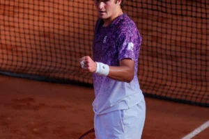 João Fonseca quebra tabu, derrota Djokovic por primeira vez em quatro horas