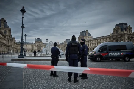 Roubo no Louvre hoje vira filme e série documental