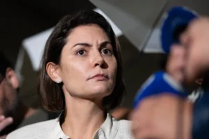 Bolsonaro se recupera após cirurgia de ombro hoje em Brasília