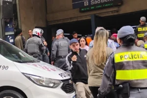 Tiroteio agora em metrô de São Paulo deixa 5 feridos e bebê baleado