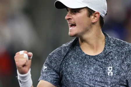 João Fonseca surpreende e vence Djokovic em Roland Garros hoje