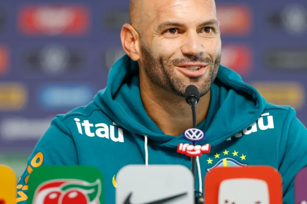 Weverton desmaia de emoção após 56ª convocação para Copa Weverton desmaia de emoção após 56ª convocação para Copa
